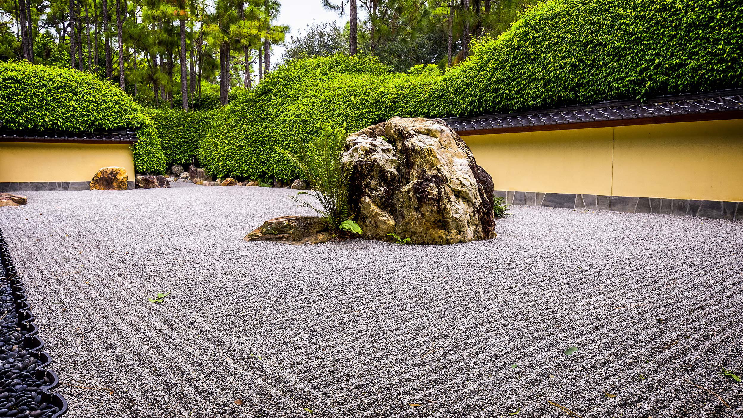 Karensansui late rock in Garden Morikami